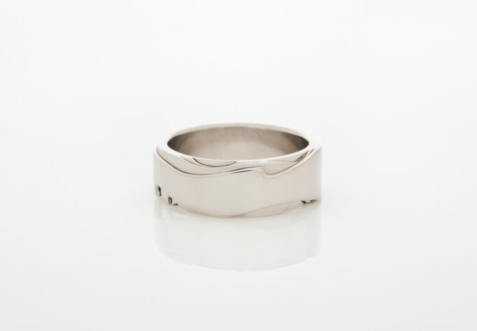 White Ocean Shore Gentle Rippling Ring